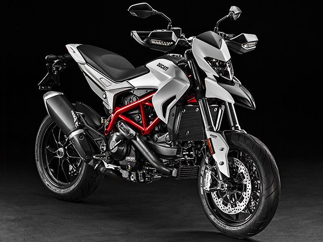 2017年 Hypermotard 939 スターホワイト・シルク(カタログメイン)