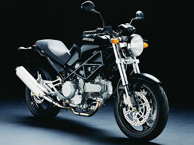 2005年 Monster 620 Dark 2dis. (カタログメイン)