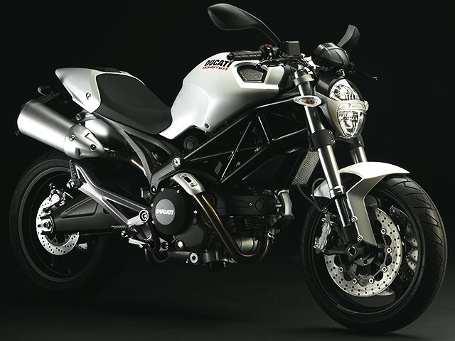 2009年 Monster 696 (カタログメイン)