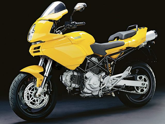 2005年 Multistrada 620 (カタログメイン)