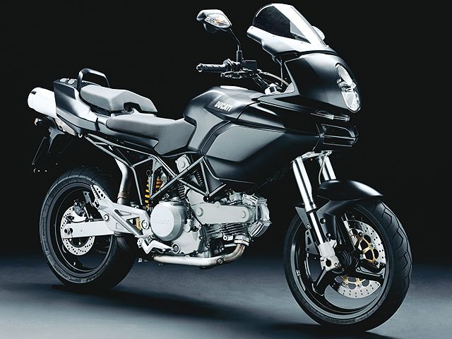 2005年 Multistrada 620 Dark マットブラック(カタログメイン)