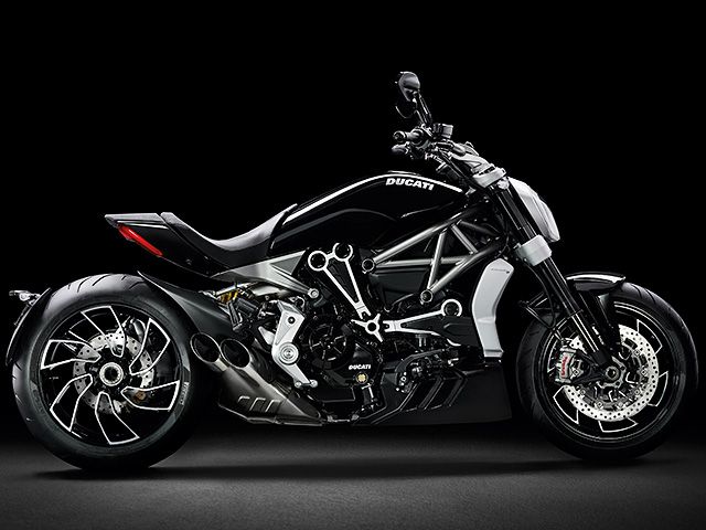 2016年 X Diavel S スリリング・ブラック(カタログメイン)