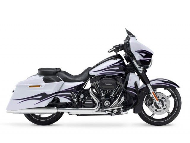 2016年 CVO FLHXSE Street Glide ホワイトアメジスト/ブラックリコリスフレイム(カタログメイン)