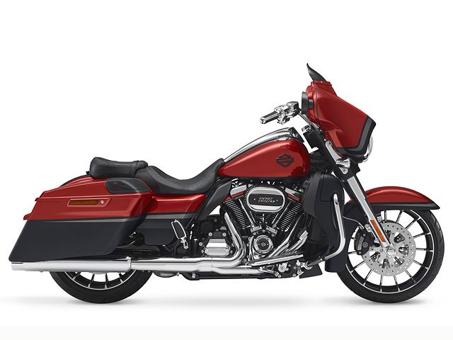 2018年 CVO FLHXSE Street Glide (カタログメイン)
