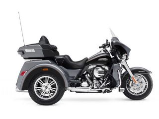 2016年 FLHTCUTG Tri Glide Ultraビレットシルバー/ビビッドブラック