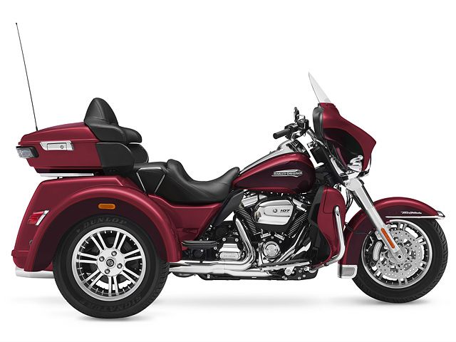 2018年 FLHTCUTG Tri Glide Ultra (カタログメイン)