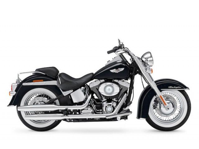 2015年 FLSTN Softail Deluxe ビビッドブラック(カタログメイン)