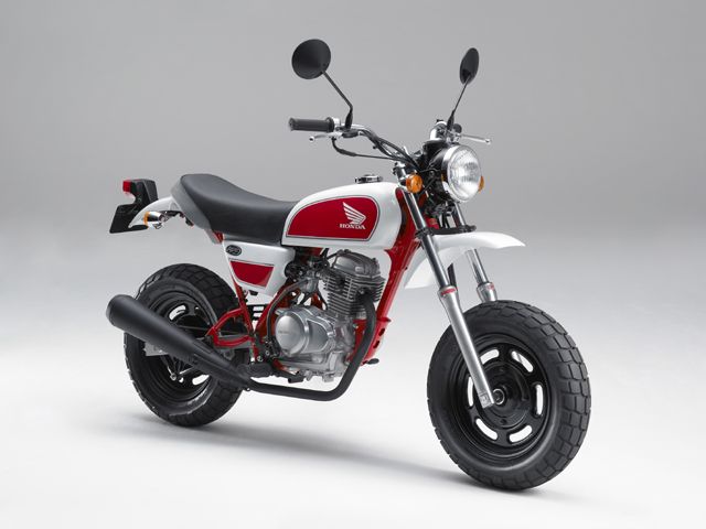 2006年 Ape50 Deluxe シャスタホワイト(カタログメイン)