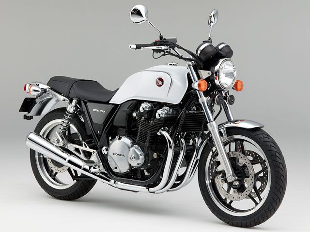 2017年 CB1100 パールグレアホワイト(カタログメイン)