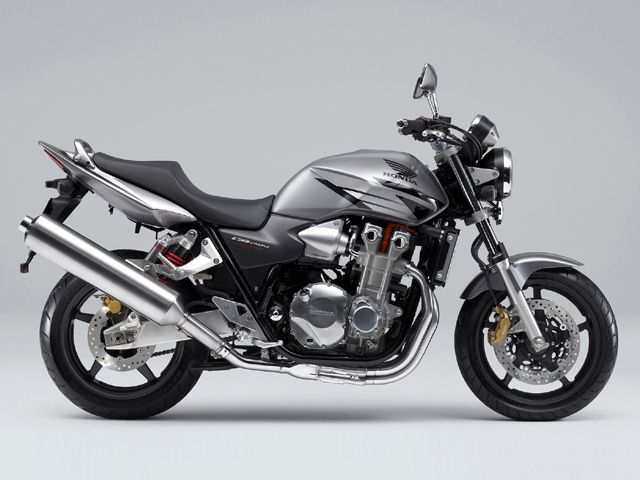 2006年 CB1300 SUPER FOUR アイアンネイルシルバーメタリック(カタログメイン)