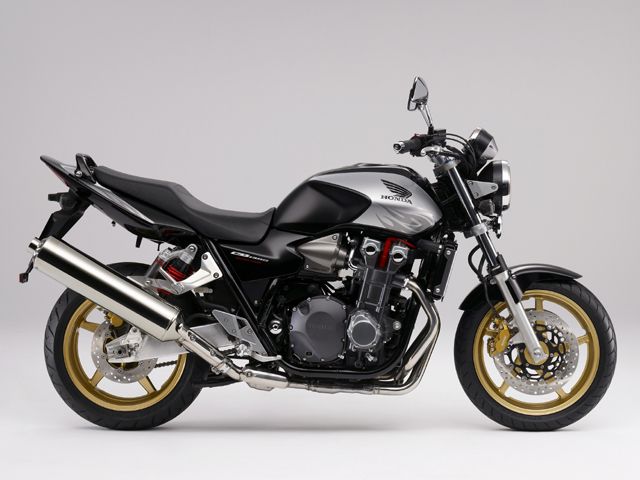 2008年 CB1300 SUPER FOUR ダークネスブラックメタリック×デジタルシルバーメタリック(カタログメイン)