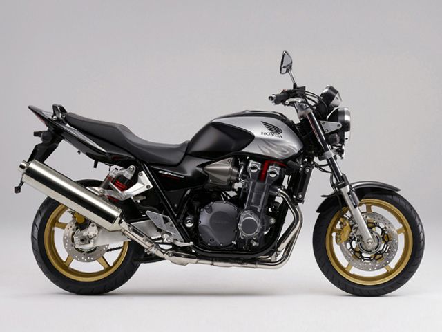 2008年 CB1300 SUPER FOUR ABS ダークネスブラックメタリック×デジタルシルバーメタリック(カタログメイン)