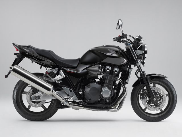 2009年 CB1300 SUPER FOUR グラファイトブラック(カタログメイン)