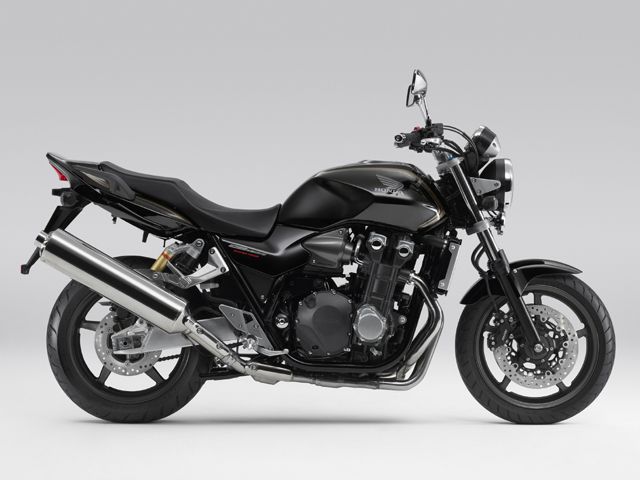 2010年 CB1300 SUPER FOUR グラファイトブラック(カタログメイン)