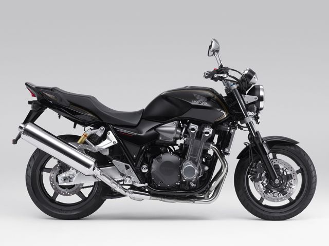 2010年 CB1300 SUPER FOUR ABS グラファイトブラック(カタログメイン)