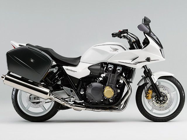 2011年 CB1300 SUPER TOURING Special Edition パールサンビームホワイト(カタログメイン)