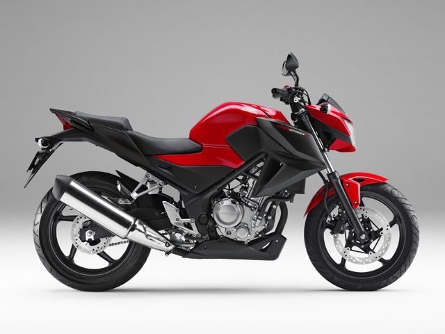 2016年 CB250F ミレニアムレッド(カタログメイン)
