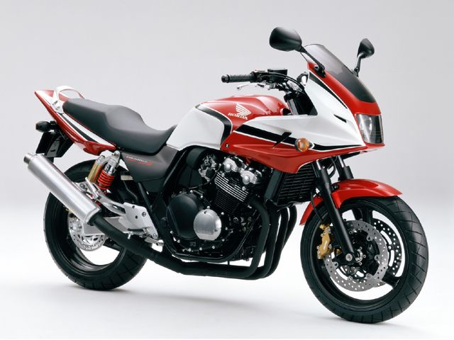 2005年 CB400 SUPER BOL D'OR キャンディブレイジングレッド(カタログメイン)