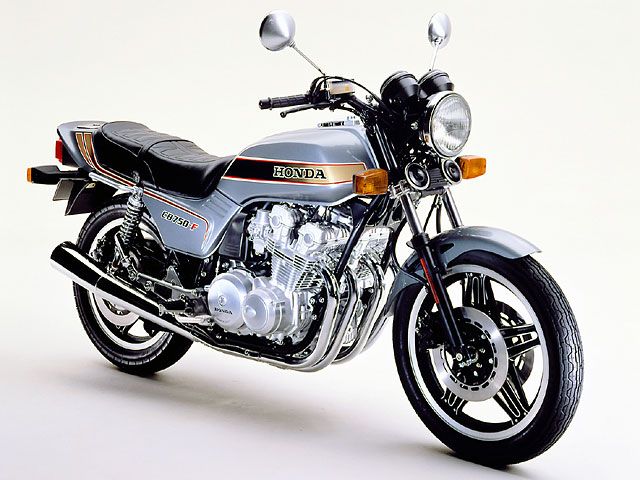 1981年 CB750F シルバー(カタログメイン)
