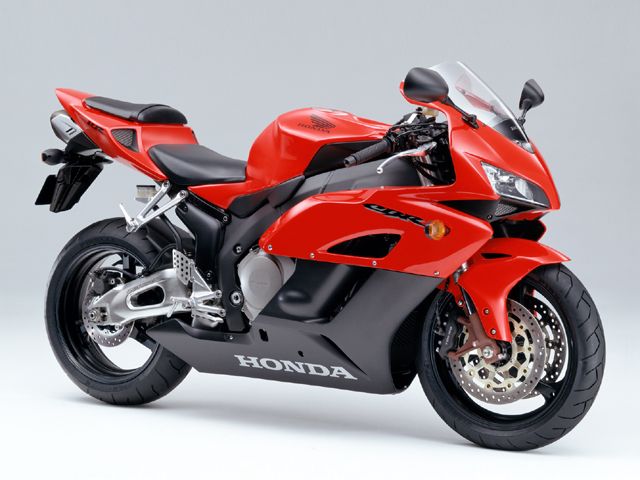 2004年 CBR1000RR ウイニングレッド(カタログメイン)