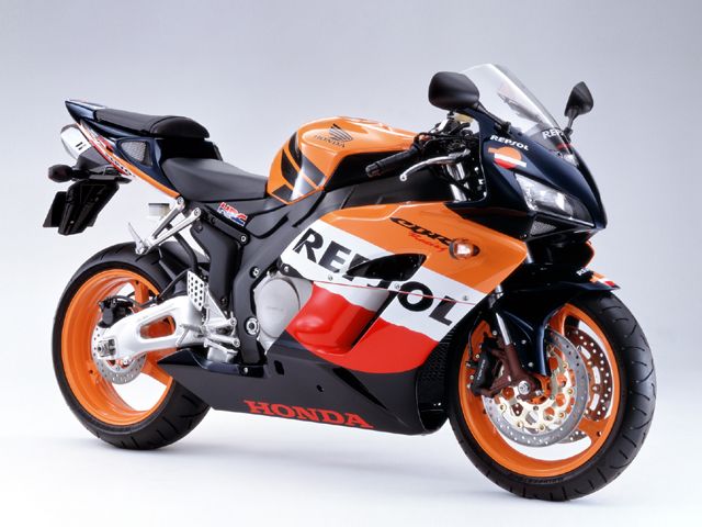 2005年 CBR1000RR Special Edition パールセイレンブルー(スペシャルエディション)(カタログメイン)