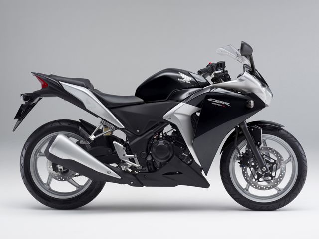2011年 CBR250R アステロイドブラックメタリック(カタログメイン)