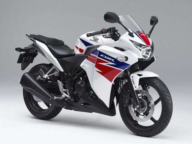 2013年 CBR250R ABS パールヒマラヤズホワイト(カタログメイン)