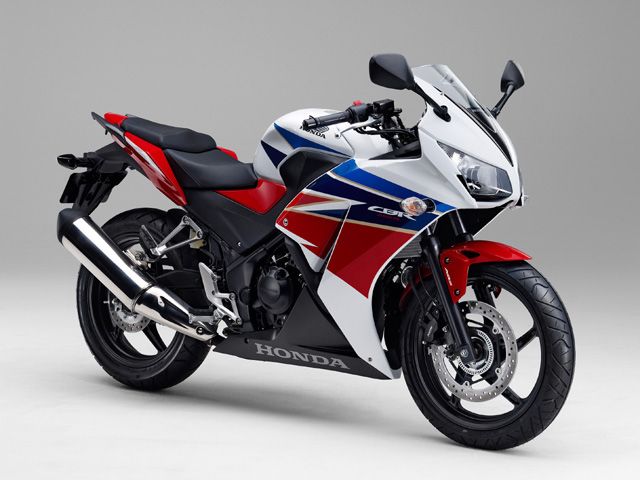 2016年 CBR250R ABS ロスホワイト(カタログメイン)