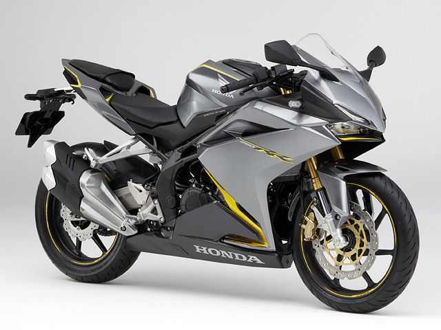 2017年 CBR250RR ソードシルバーメタリック(カタログメイン)