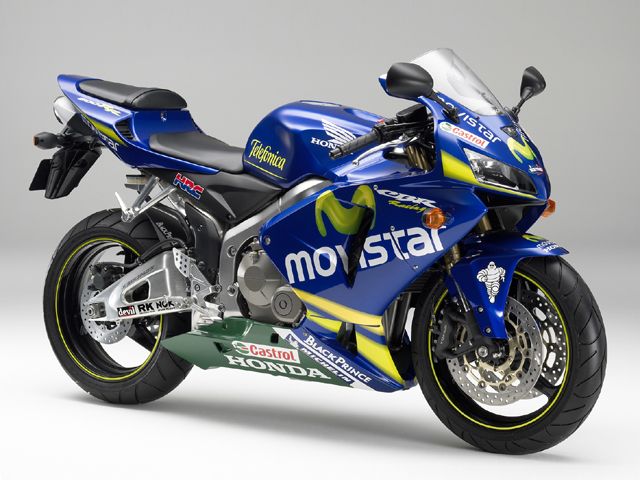 2006年 CBR600RR Special Edition キャンディタヒチアンブルー(カタログメイン)