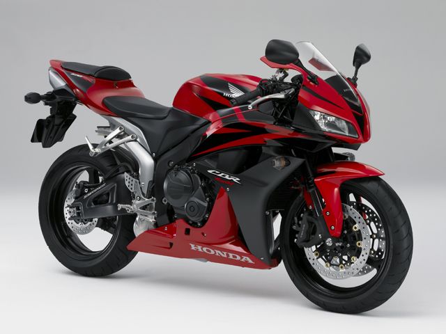 2008年 CBR600RR ウイニングレッド(カタログメイン)