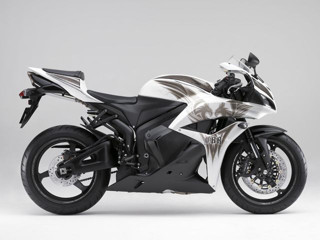 2009年 CBR600RR Special Edition パールシーシェルホワイト(スペシャルエディション)(カタログメイン)