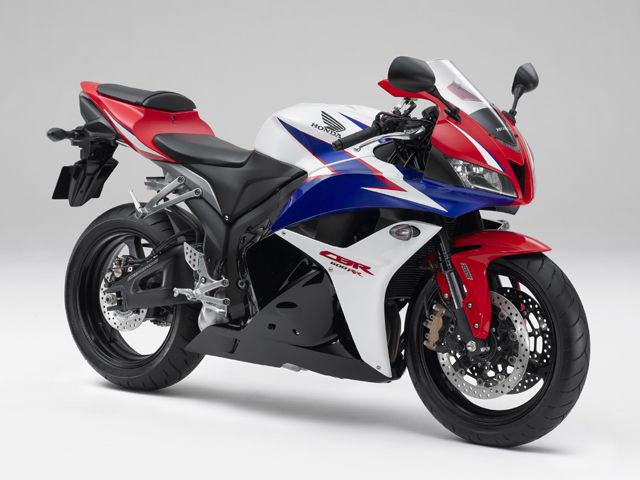2009年 CBR600RR ABS パールサンビームホワイト(カタログメイン)
