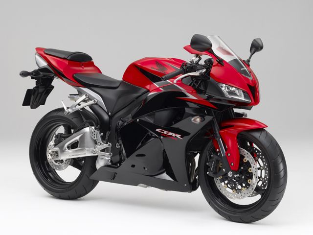 2010年 CBR600RR ヴィクトリーレッド(カタログメイン)