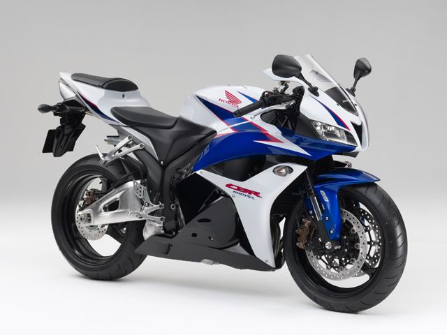 2010年 CBR600RR ABS ロスホワイト(カタログメイン)