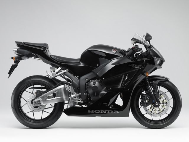 2013年 CBR600RR グラファイトブラック(カタログメイン)