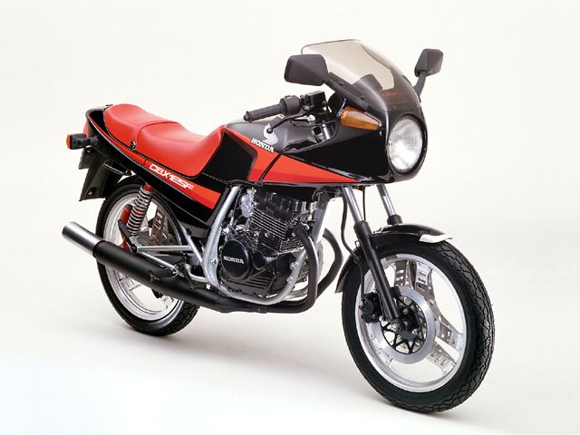 1984年 CBX125F ブラック/レッド(カタログメイン)