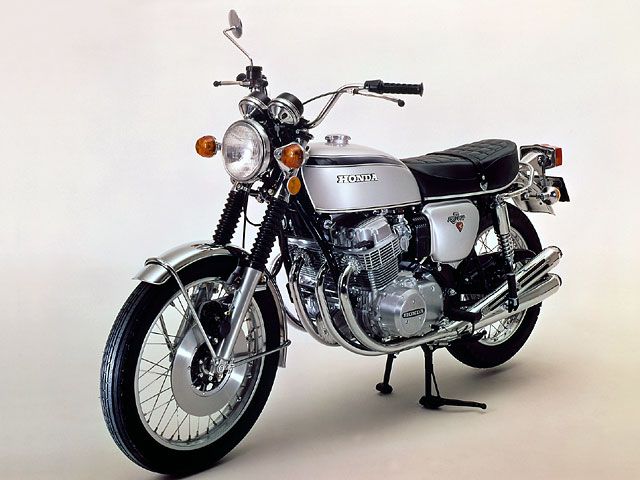 1972年 DREAM CB750 FOUR シルバー(カタログメイン)