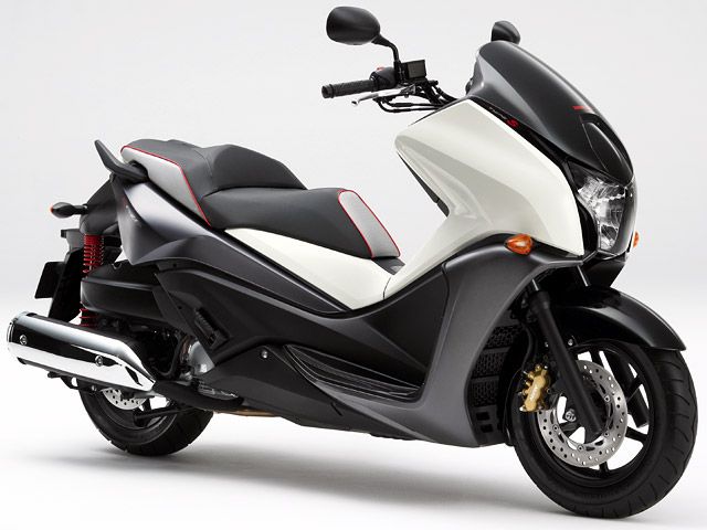 2009年 FAZE Type-S コルチナホワイト(カタログメイン)