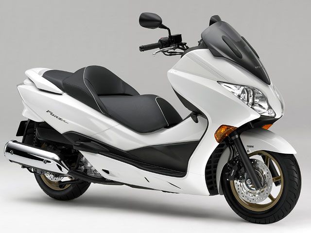 2009年 FORZA Z ABS (カタログメイン)