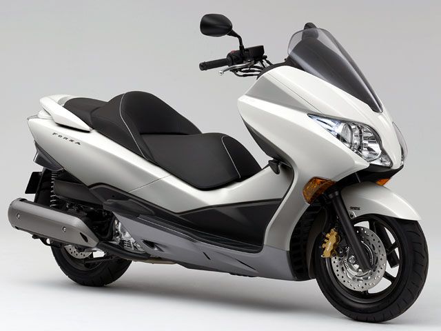 2011年 FORZA Z ABS (カタログメイン)