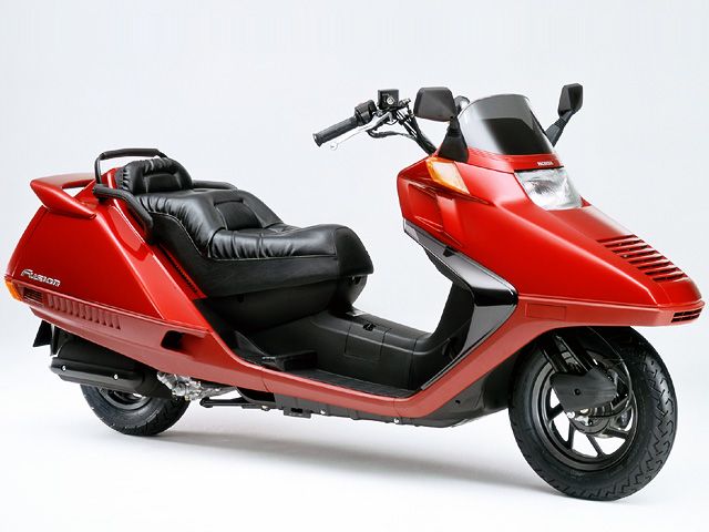 2005年 FUSION SE キャンディグローリーレッド(カタログメイン)