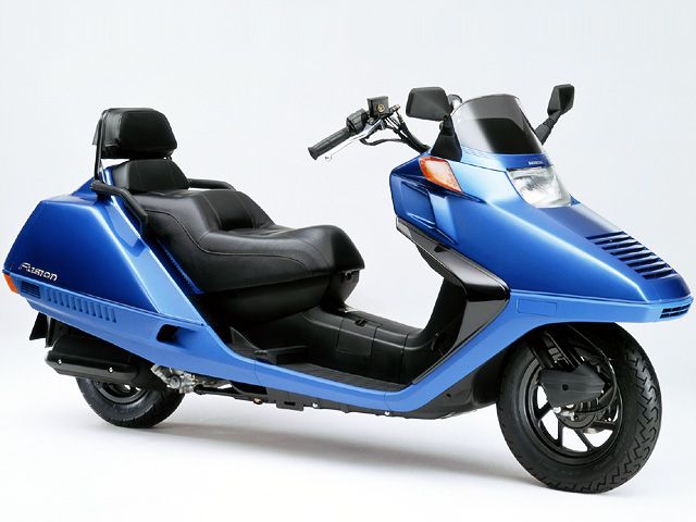 2005年 FUSION Type X ナッソーブルーメタリック(カタログメイン)