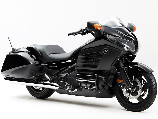2013年 GOLDWING F6B グラファイトブラック(カタログメイン)