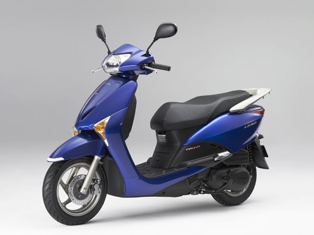2009年 LEAD(110) ブレイシングブルーメタリック(カタログメイン)