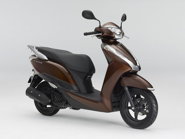2013年 LEAD 125 マホガニーブラウンメタリック(カタログメイン)