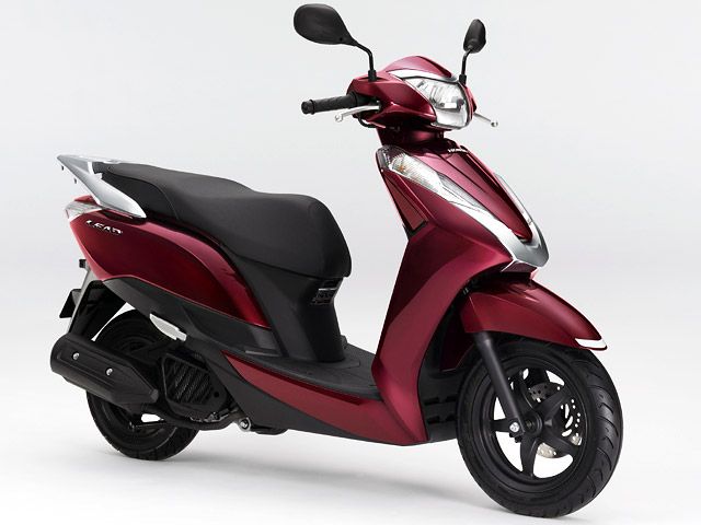 2016年 LEAD 125 キャンディノーブルレッド(カタログメイン)