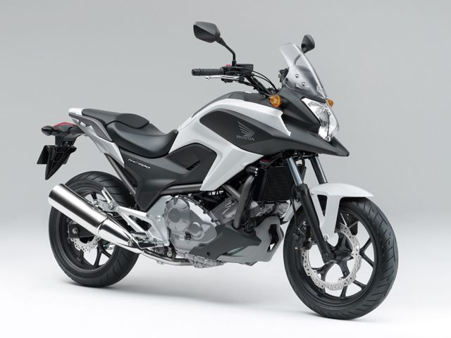 2012年 NC700X パールサンビームホワイト(カタログメイン)