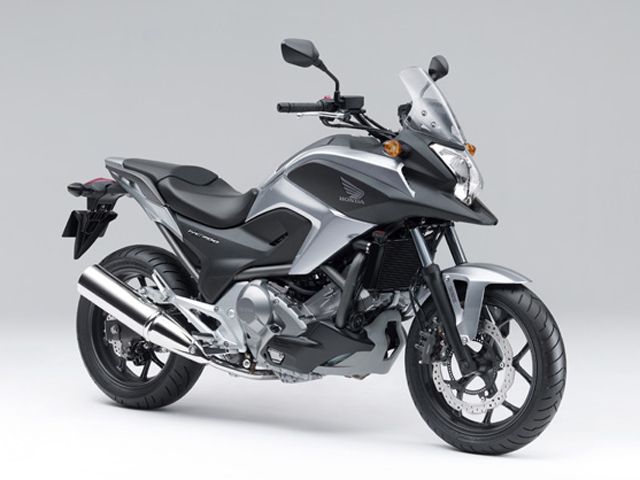 2012年 NC700X Dual Clutch Transmission ABS デジタルシルバーメタリック(カタログメイン)