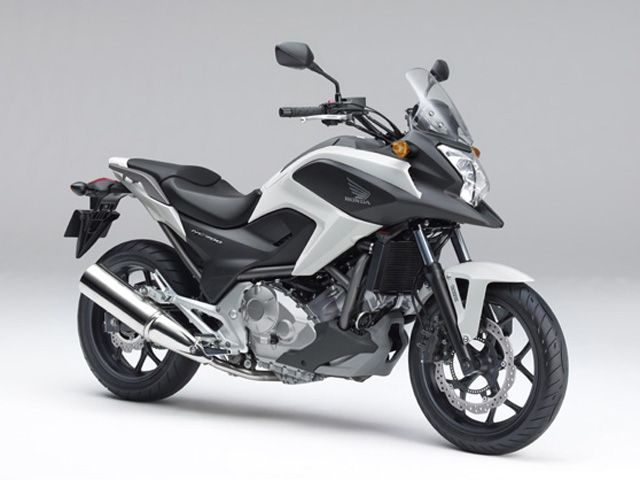 2012年 NC700X Type LD パールサンビームホワイト(カタログメイン)